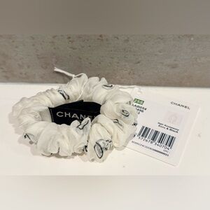 CHANEL hair Accessory In Ecru & Black - 25S Collection 100% Silk